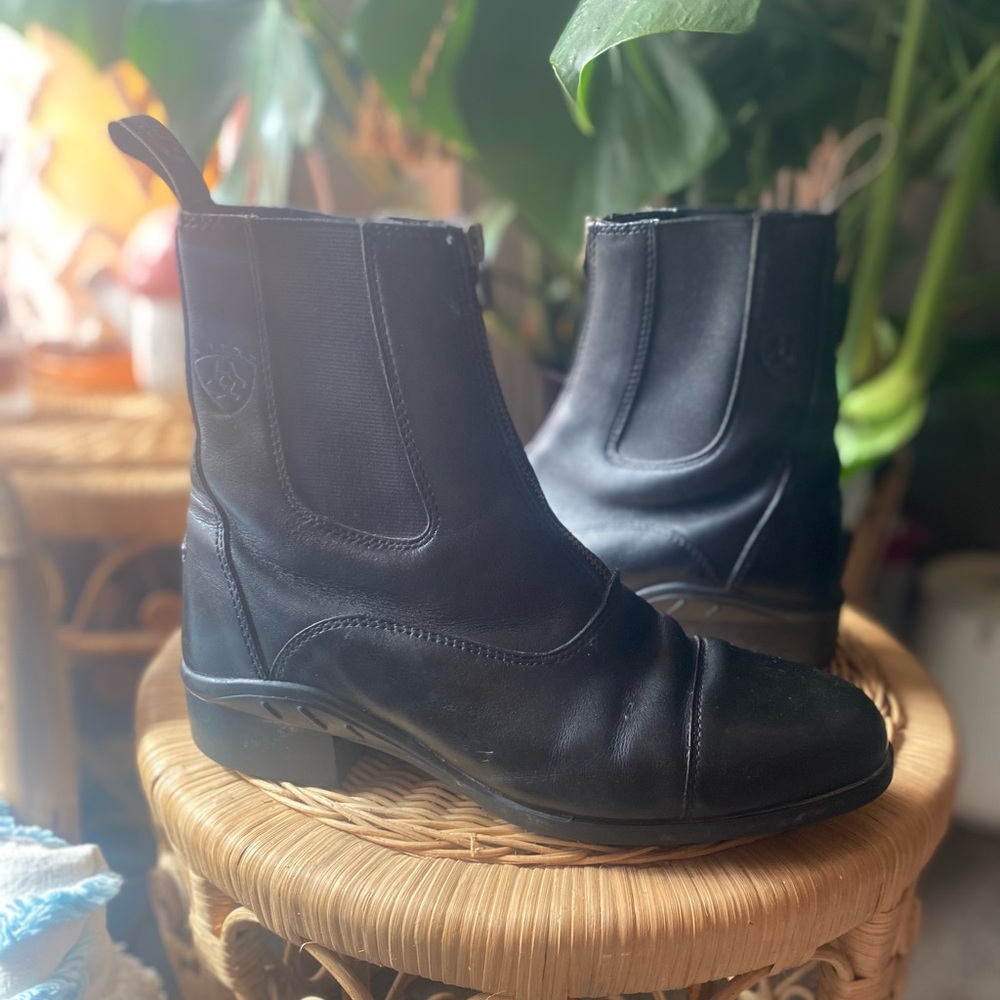 For @melodywenn- Ariat Mens 7 Wide/Womens 8.5 Wide Heritage IV Zip Paddock Boots
